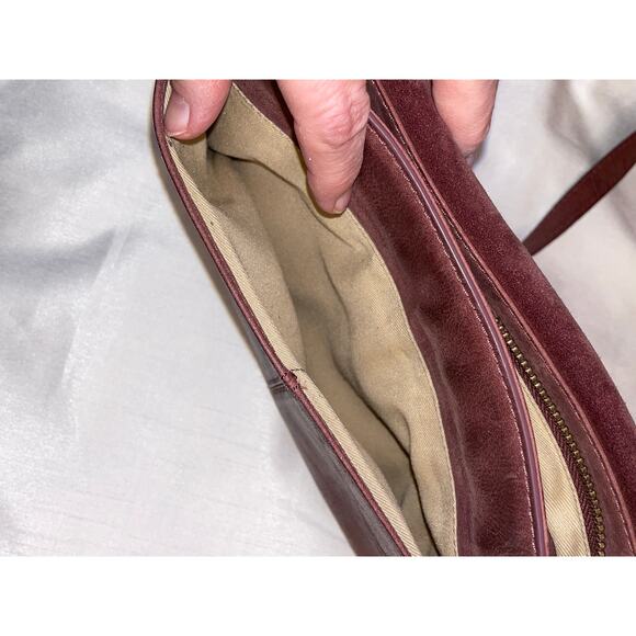 Lucky Brand Crossbody Purse -‎ In a Beautiful Maroon Color - So many pockets! - Picture 10 of 14